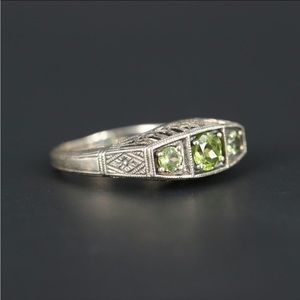 Vintage peridot sterling silver ring